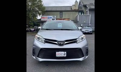 2018 Toyota Sienna LE