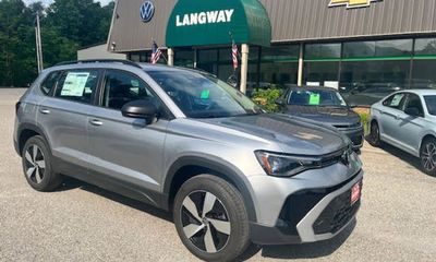 2025 Volkswagen Taos 4Motion S