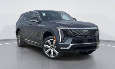 2025 Cadillac Escalade IQ LUX 2