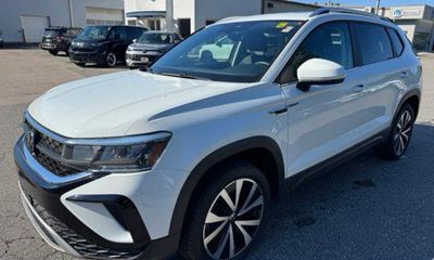 2023 Volkswagen Taos SE W Sunroof