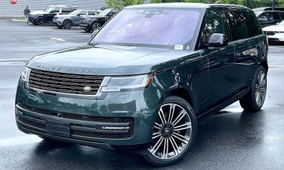 2023 Land Rover Range SE