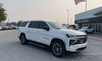 2025 Chevrolet Suburban LT