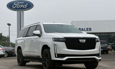 2023 Cadillac Escalade ESV Sport Platinum