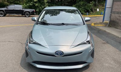 2018 Toyota Prius ONE TWO