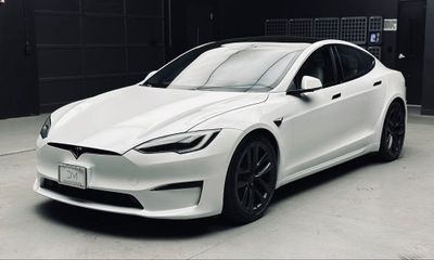 2022 Tesla Model S Plaid
