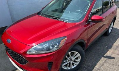2020 Ford Escape SE