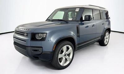 2026 Land Rover Defender 110 SE