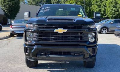 2024 Chevrolet Silverado HD Custom