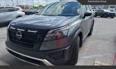 2025 Nissan Pathfinder SV
