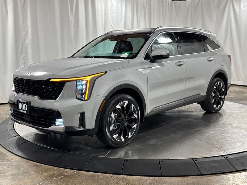 2025 Kia Sorento — a typically priced live listing