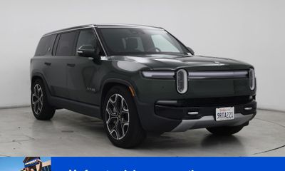 2025 Rivian R1S Adventure