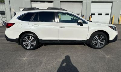 2018 Subaru Outback Limited M R