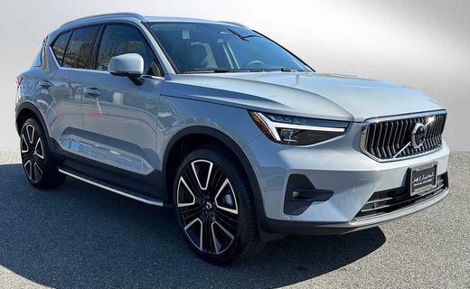 2025 Volvo XC40 Ultra Bright