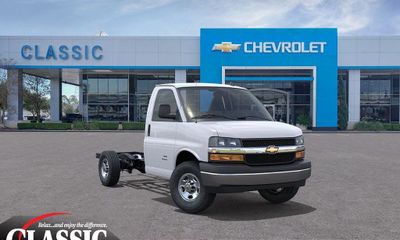 2025 Chevrolet Express 3500 Cutaway 139