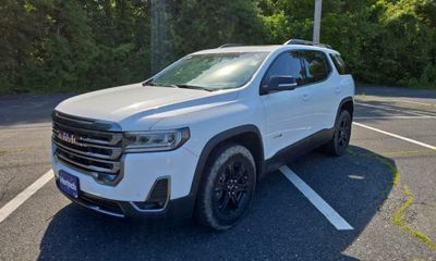 2022 GMC Acadia AT4