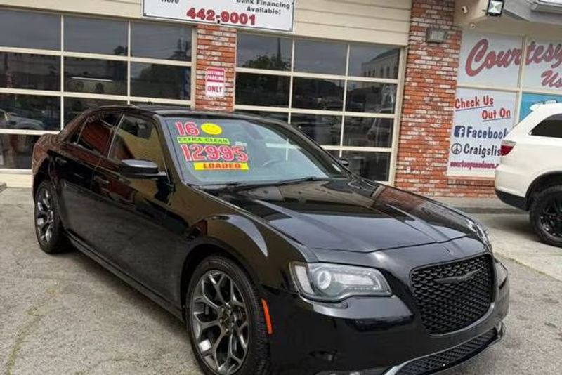 2016 Chrysler 300 — a typically priced live listing