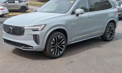2026 Volvo XC90 Plus Bright