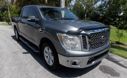 2017 Nissan Titan SV