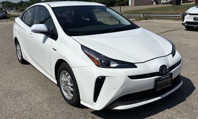 2022 Toyota Prius LE