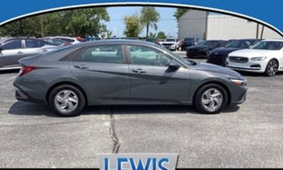 2024 Hyundai Elantra SE