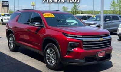 2025 Chevrolet Traverse LT
