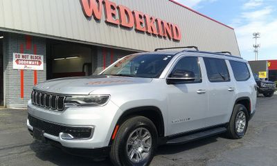 2023 Jeep Wagoneer Base