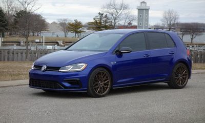 2018 Volkswagen Golf R Base