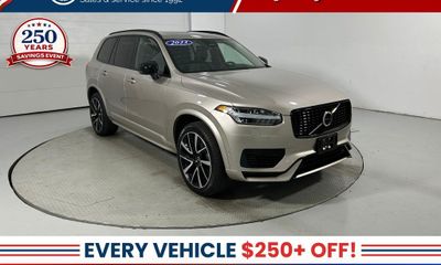 2023 Volvo XC90 Plus Dark