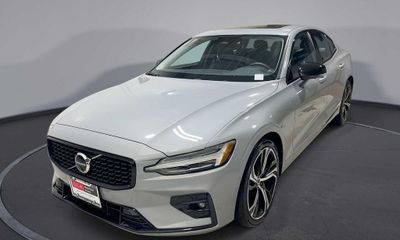 2024 Volvo S60 Plus Dark