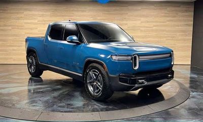 2025 Rivian R1T Adventure