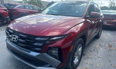 2025 Hyundai Tucson SE
