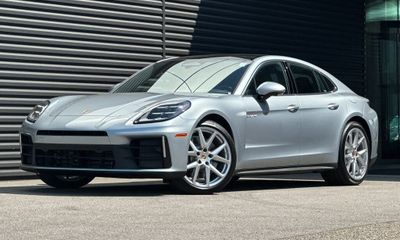 2026 Porsche Panamera 4