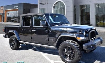 2023 Jeep Gladiator Sport