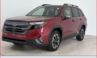 2025 Subaru Forester Premium Base