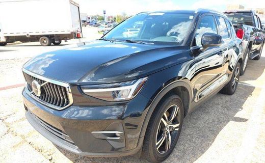 2023 Volvo XC40 Plus Bright