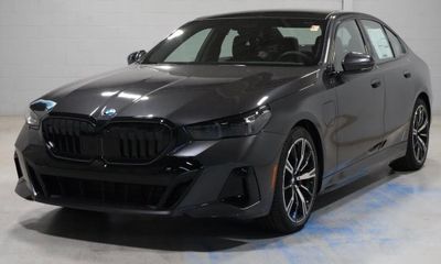 2027 BMW 550e xDrive