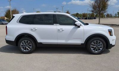2023 Kia Telluride LX