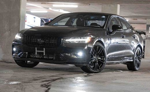 2024 Volvo S60 Plus Black Edition