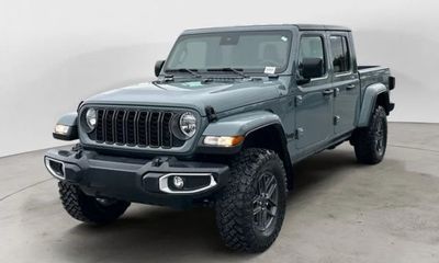 2024 Jeep Gladiator Sport