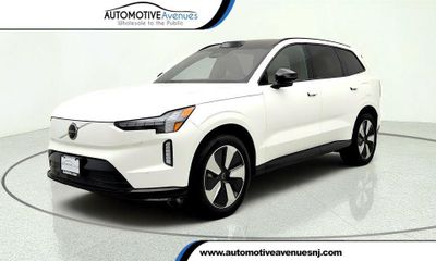 2025 Volvo EX90 Plus