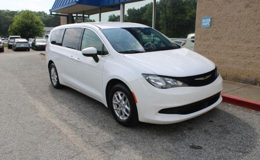 2022 Chrysler Voyager LX