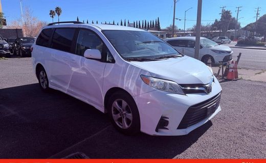 2019 Toyota Sienna LE