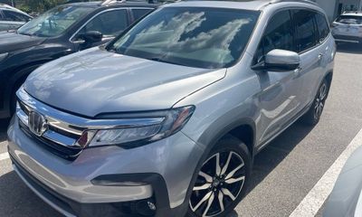 2019 Honda Pilot Touring With Rear