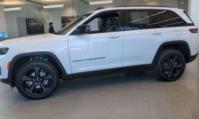 2023 Jeep Grand Cherokee Laredo Altitude