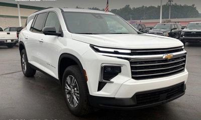 2025 Chevrolet Traverse LT