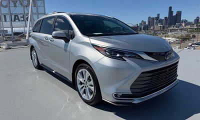 2024 Toyota Sienna Platinum