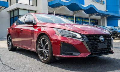2023 Nissan Altima SR