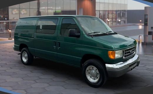 2004 Ford E-350 Base