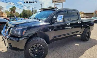 2004 Nissan Titan LE