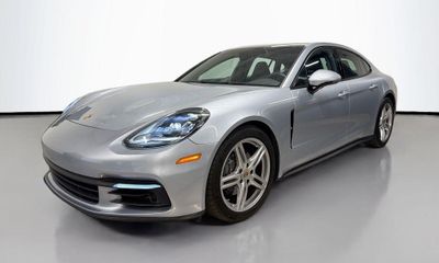 2018 Porsche Panamera Base 4